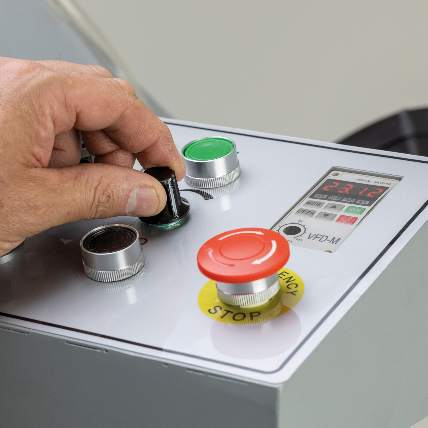 SIP 10" Vari-Speed Swivel Head Metal Bandsaw 01526 - Image 3